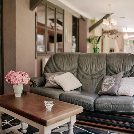 Chalet Near The Mill Pond With A Beautiful Garden * Le Ponchel