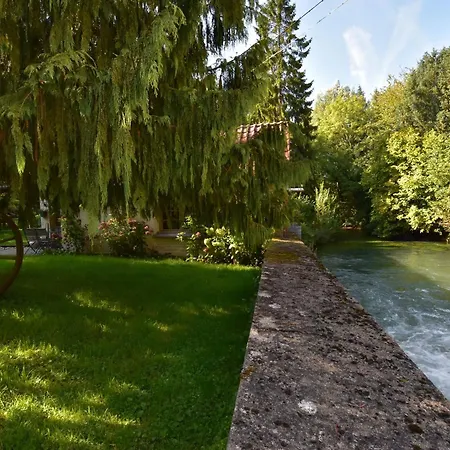 Tatil Evi Chalet Near The Mill Pond With A Beautiful Garden Le Ponchel